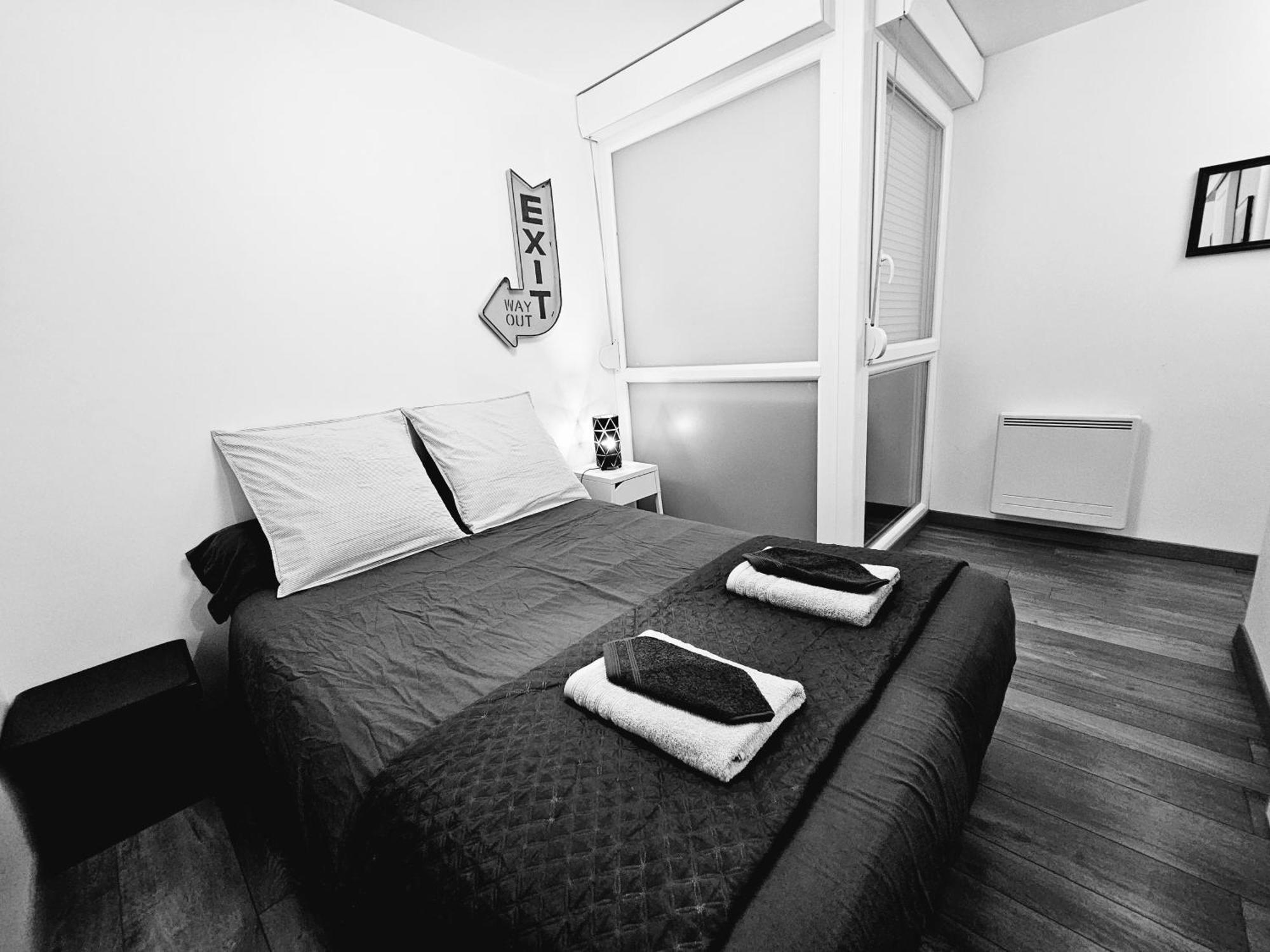 Passage Secret - Ideal Pro, Couples, Familles & Amis - Le Calme En Hypercentre - Wifi Haut Debit - Netflix - Machine A Laver - Gare, Cathedrale, Commerces, Restaurants & Transports En Commun A Moins De 10 Minutes A Pied Reims Exterior foto